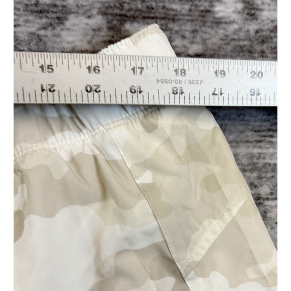 Old Navy Women's Camo Quick Dry 4-Way Stretch 3" Inseam Athletic Shorts XL Lined - Picture 4 of 7